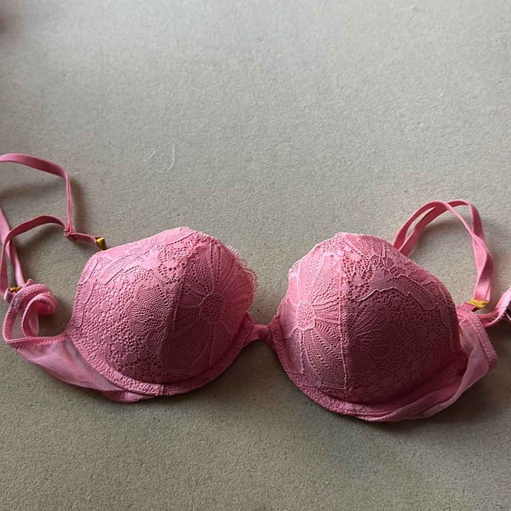 Beautiful light pink lace bra from Victoria secret